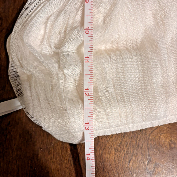 Monique Lhuillier Wedding Dress – Ivory Tulle Mermaid Gown –00 - Picture 10 of 16